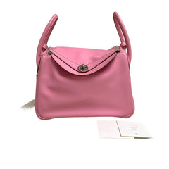 Front view of an authentic Hermès Lindy 30 bag in Rose Azalée pink Taurillon Clemence leather with silver Palladium hardware