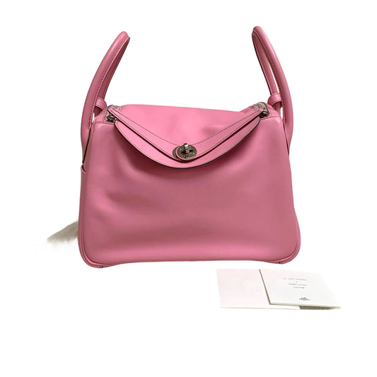 Front view of an authentic Hermès Lindy 30 bag in Rose Azalée pink Taurillon Clemence leather with silver Palladium hardware