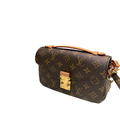 Louis Vuitton Pochette Métis East West - Monogram Canvas (21.5cm)